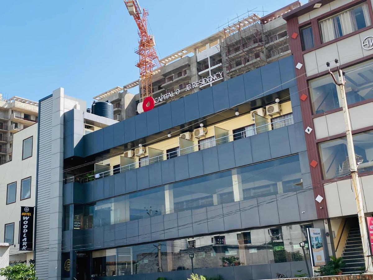 Jb Residency Zirakpur !! Top Rated & Most Awarded Property In Zirakpur Hotel Exterior foto