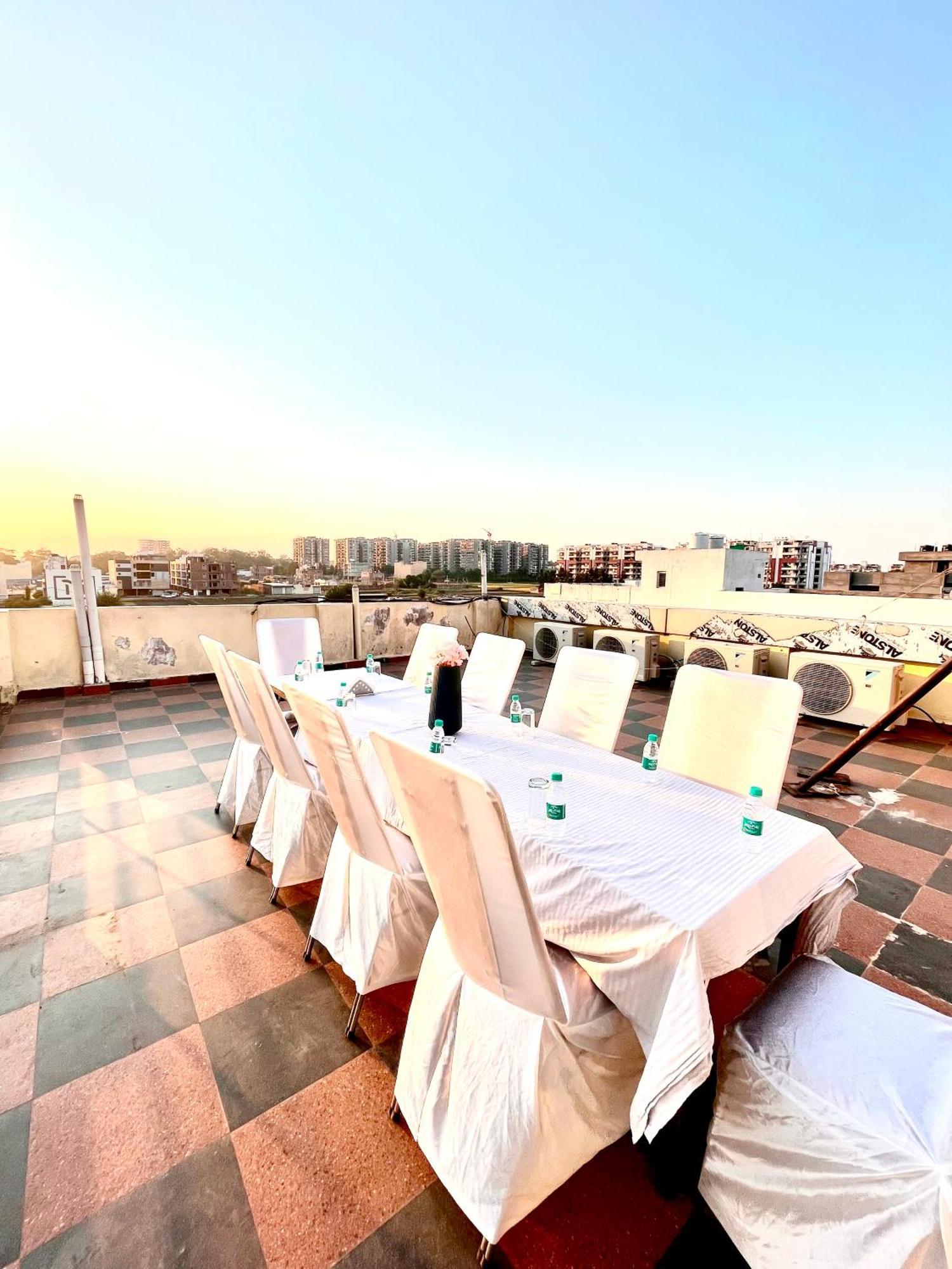 Jb Residency Zirakpur !! Top Rated & Most Awarded Property In Zirakpur Hotel Exterior foto